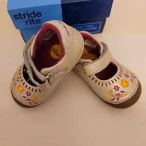 Toddler walking mary jane shoes